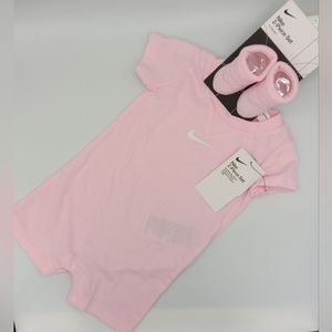 NIKE BABY GIRL 2 PC GIFT SET ROMPER BOOTIES PINK FOAM